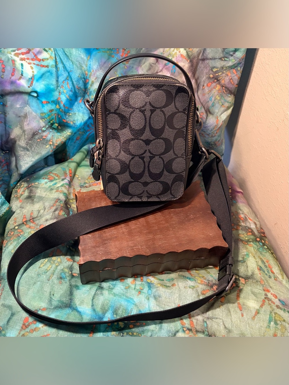 Coach crossbody bag- Signature
Jacquard Charcoal/Black